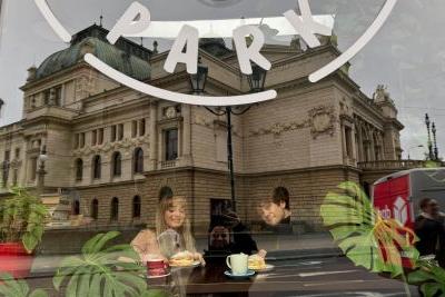 Mladí konečně dostávají svůj film – vizuální jízdu ze školních chodeb High School Heist Mladí konečně dostávají svůj film – vizuální jízdu ze školních chodeb High School Heist